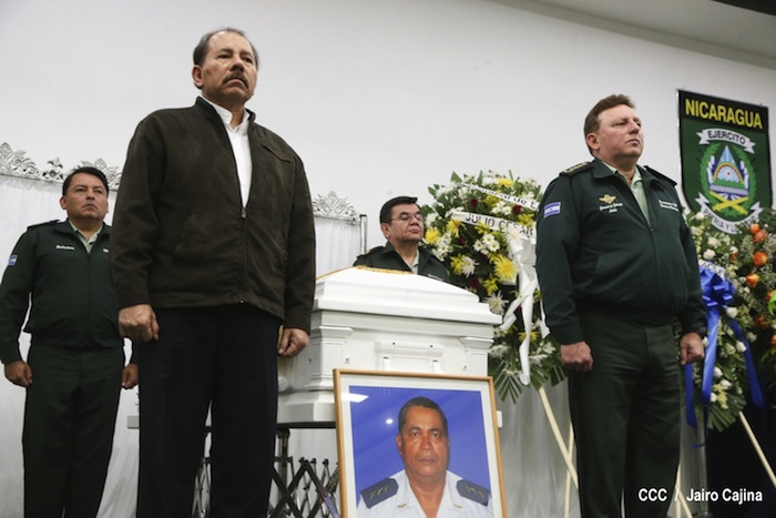 Daniel asiste a ceremonia de honores militares a Coronel Mario Jirón (q.e.p.d.)