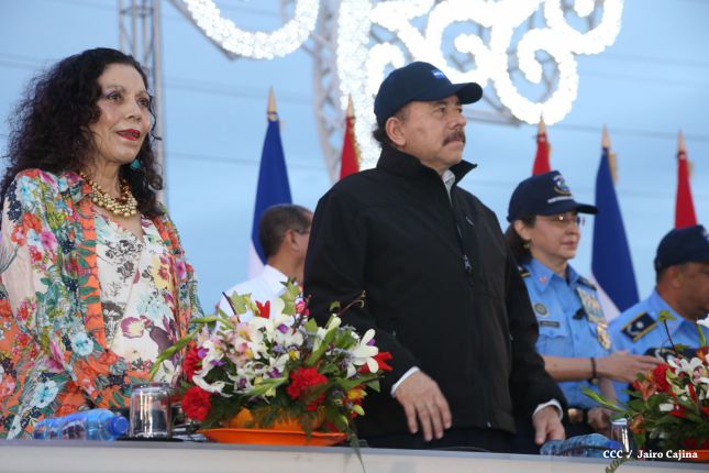 Presidente Daniel y Compañera Rosario participan en acto del 36 Aniversario de la Policía Nacional