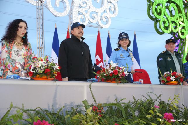 Presidente Daniel y Compañera Rosario participan en acto del 36 Aniversario de la Policía Nacional