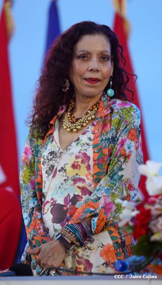 Presidente Daniel y Compañera Rosario participan en acto del 36 Aniversario de la Policía Nacional