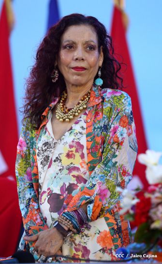 Presidente Daniel y Compañera Rosario participan en acto del 36 Aniversario de la Policía Nacional