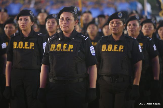 Presidente Daniel y Compañera Rosario participan en acto del 36 Aniversario de la Policía Nacional