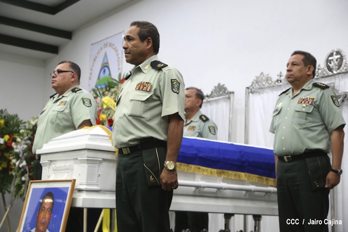 Daniel asiste a ceremonia de honores militares a Coronel Mario Jirón (q.e.p.d.)