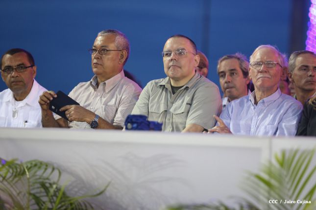 Presidente Daniel y Compañera Rosario participan en acto del 36 Aniversario de la Policía Nacional