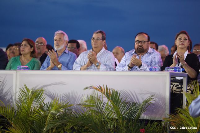 Presidente Daniel y Compañera Rosario participan en acto del 36 Aniversario de la Policía Nacional