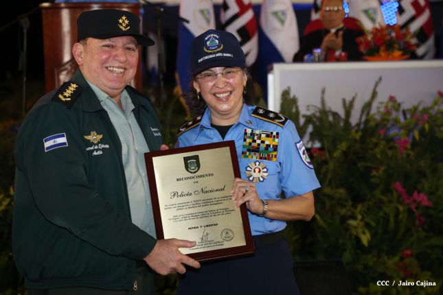 Presidente Daniel y Compañera Rosario participan en acto del 36 Aniversario de la Policía Nacional