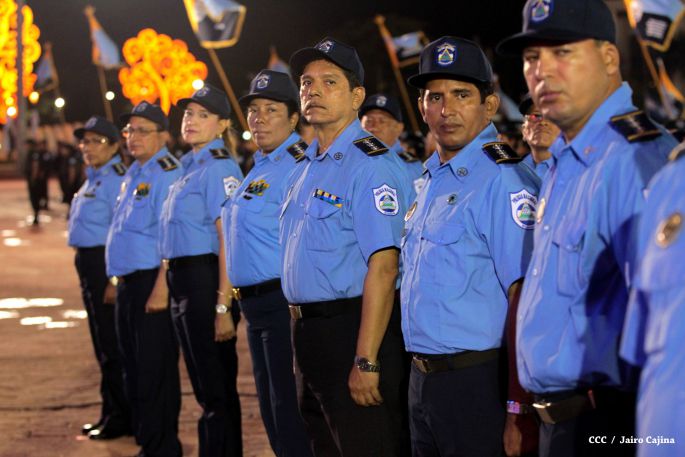 Presidente Daniel y Compañera Rosario participan en acto del 36 Aniversario de la Policía Nacional