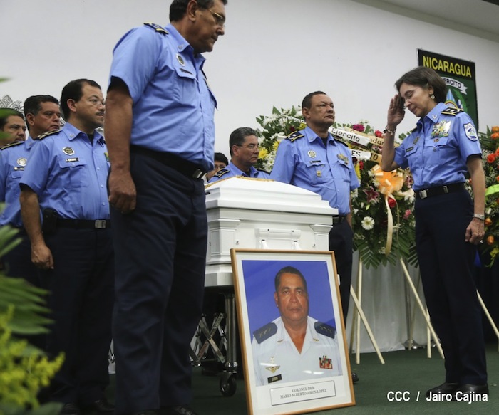 Daniel asiste a ceremonia de honores militares a Coronel Mario Jirón (q.e.p.d.)