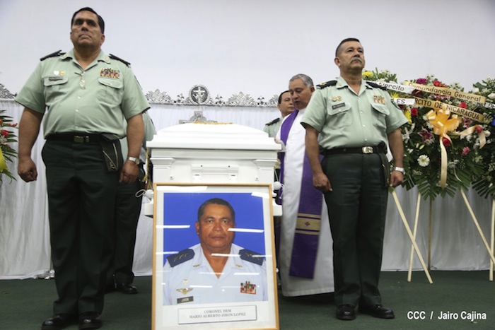Daniel asiste a ceremonia de honores militares a Coronel Mario Jirón (q.e.p.d.)