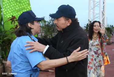 Presidente Daniel y Compañera Rosario participan en acto del 36 Aniversario de la Policía Nacional