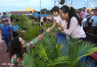 Presidente Daniel y Compañera Rosario participan en acto del 36 Aniversario de la Policía Nacional
