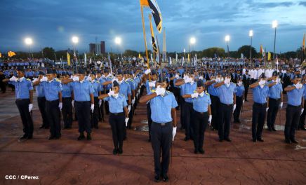 Presidente Daniel y Compañera Rosario participan en acto del 36 Aniversario de la Policía Nacional