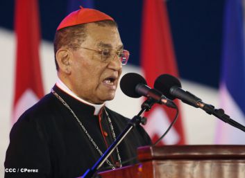 Presidente Daniel y Compañera Rosario participan en acto del 36 Aniversario de la Policía Nacional