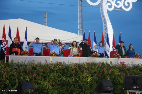 Presidente Daniel y Compañera Rosario participan en acto del 36 Aniversario de la Policía Nacional