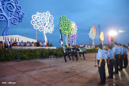 Presidente Daniel y Compañera Rosario participan en acto del 36 Aniversario de la Policía Nacional