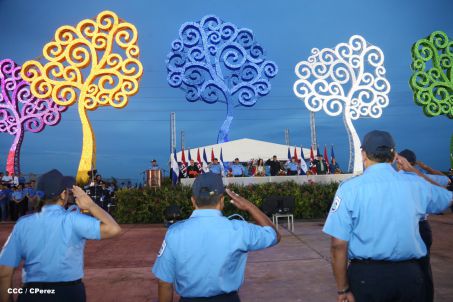 Presidente Daniel y Compañera Rosario participan en acto del 36 Aniversario de la Policía Nacional