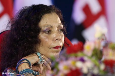 Presidente Daniel y Compañera Rosario participan en acto del 36 Aniversario de la Policía Nacional