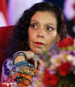 Presidente Daniel y Compañera Rosario participan en acto del 36 Aniversario de la Policía Nacional