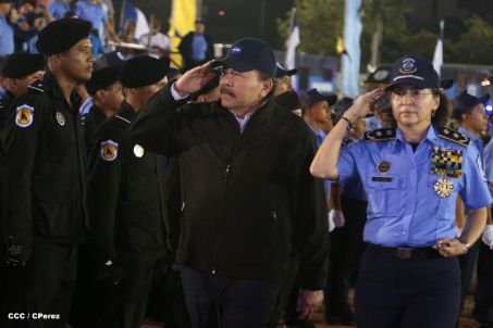 Presidente Daniel y Compañera Rosario participan en acto del 36 Aniversario de la Policía Nacional