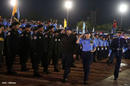 Presidente Daniel y Compañera Rosario participan en acto del 36 Aniversario de la Policía Nacional