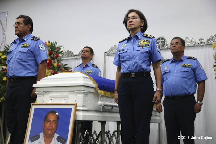 Daniel asiste a ceremonia de honores militares a Coronel Mario Jirón (q.e.p.d.)