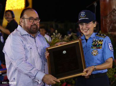 Presidente Daniel y Compañera Rosario participan en acto del 36 Aniversario de la Policía Nacional