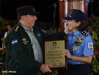 Presidente Daniel y Compañera Rosario participan en acto del 36 Aniversario de la Policía Nacional