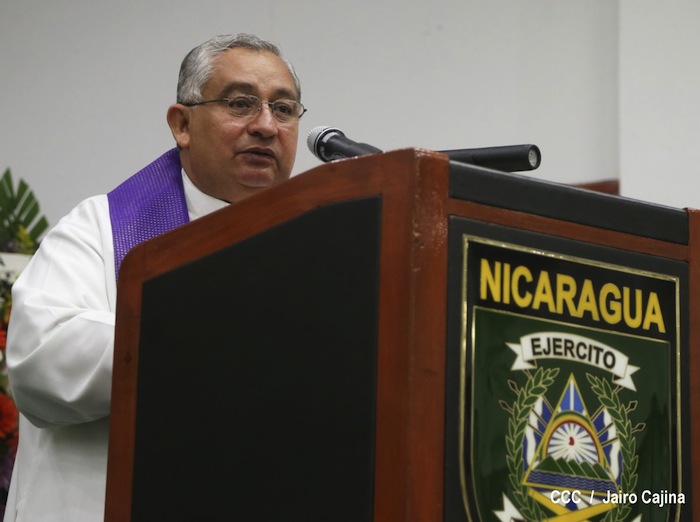 Daniel asiste a ceremonia de honores militares a Coronel Mario Jirón (q.e.p.d.)