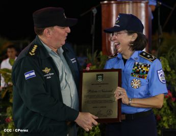 Presidente Daniel y Compañera Rosario participan en acto del 36 Aniversario de la Policía Nacional