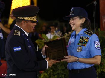 Presidente Daniel y Compañera Rosario participan en acto del 36 Aniversario de la Policía Nacional