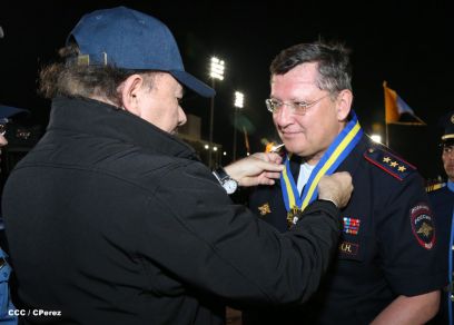 Presidente Daniel y Compañera Rosario participan en acto del 36 Aniversario de la Policía Nacional