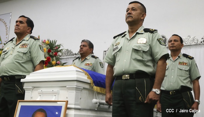 Daniel asiste a ceremonia de honores militares a Coronel Mario Jirón (q.e.p.d.)