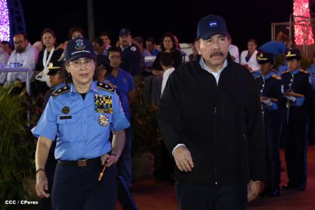 Presidente Daniel y Compañera Rosario participan en acto del 36 Aniversario de la Policía Nacional