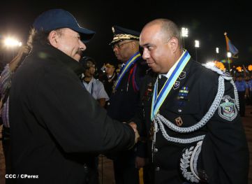 Presidente Daniel y Compañera Rosario participan en acto del 36 Aniversario de la Policía Nacional