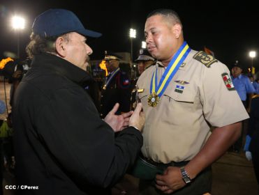 Presidente Daniel y Compañera Rosario participan en acto del 36 Aniversario de la Policía Nacional