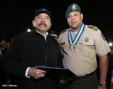 Presidente Daniel y Compañera Rosario participan en acto del 36 Aniversario de la Policía Nacional