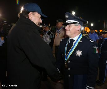 Presidente Daniel y Compañera Rosario participan en acto del 36 Aniversario de la Policía Nacional