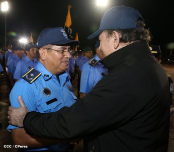 Presidente Daniel y Compañera Rosario participan en acto del 36 Aniversario de la Policía Nacional