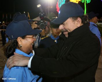 Presidente Daniel y Compañera Rosario participan en acto del 36 Aniversario de la Policía Nacional