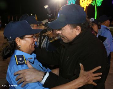 Presidente Daniel y Compañera Rosario participan en acto del 36 Aniversario de la Policía Nacional