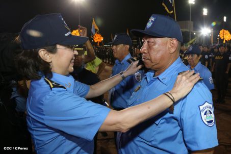 Presidente Daniel y Compañera Rosario participan en acto del 36 Aniversario de la Policía Nacional