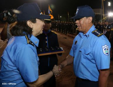 Presidente Daniel y Compañera Rosario participan en acto del 36 Aniversario de la Policía Nacional