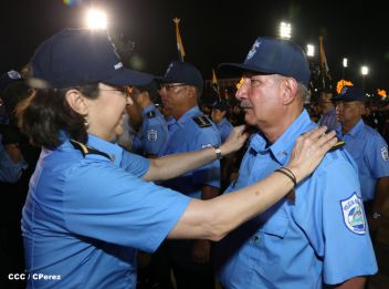 Presidente Daniel y Compañera Rosario participan en acto del 36 Aniversario de la Policía Nacional
