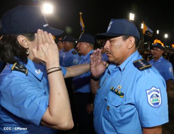 Presidente Daniel y Compañera Rosario participan en acto del 36 Aniversario de la Policía Nacional