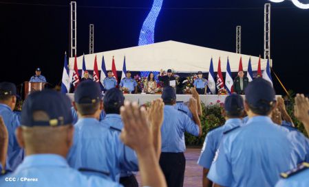 Presidente Daniel y Compañera Rosario participan en acto del 36 Aniversario de la Policía Nacional