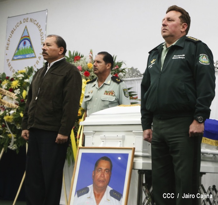 Daniel asiste a ceremonia de honores militares a Coronel Mario Jirón (q.e.p.d.)