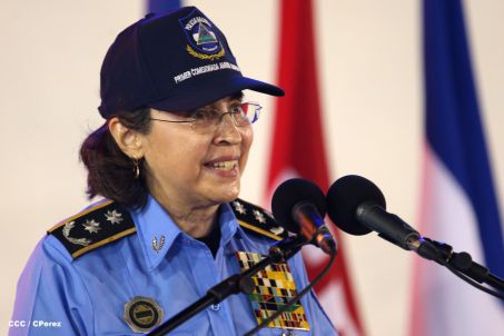 Presidente Daniel y Compañera Rosario participan en acto del 36 Aniversario de la Policía Nacional