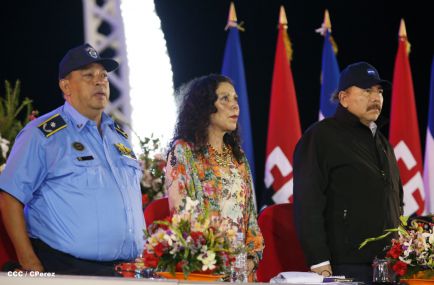 Presidente Daniel y Compañera Rosario participan en acto del 36 Aniversario de la Policía Nacional