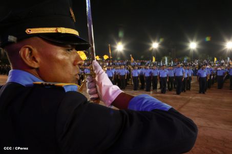 Presidente Daniel y Compañera Rosario participan en acto del 36 Aniversario de la Policía Nacional