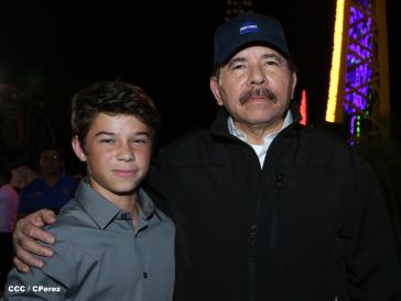 Presidente Daniel y Compañera Rosario participan en acto del 36 Aniversario de la Policía Nacional